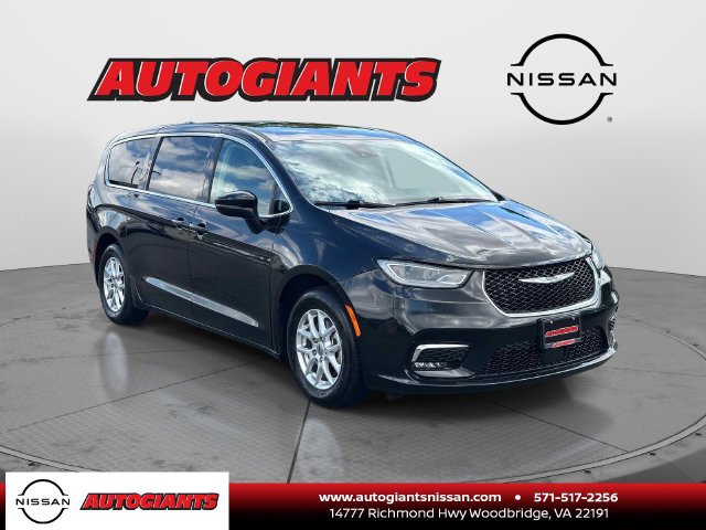 Used 2023 Chrysler Pacifica Touring-L