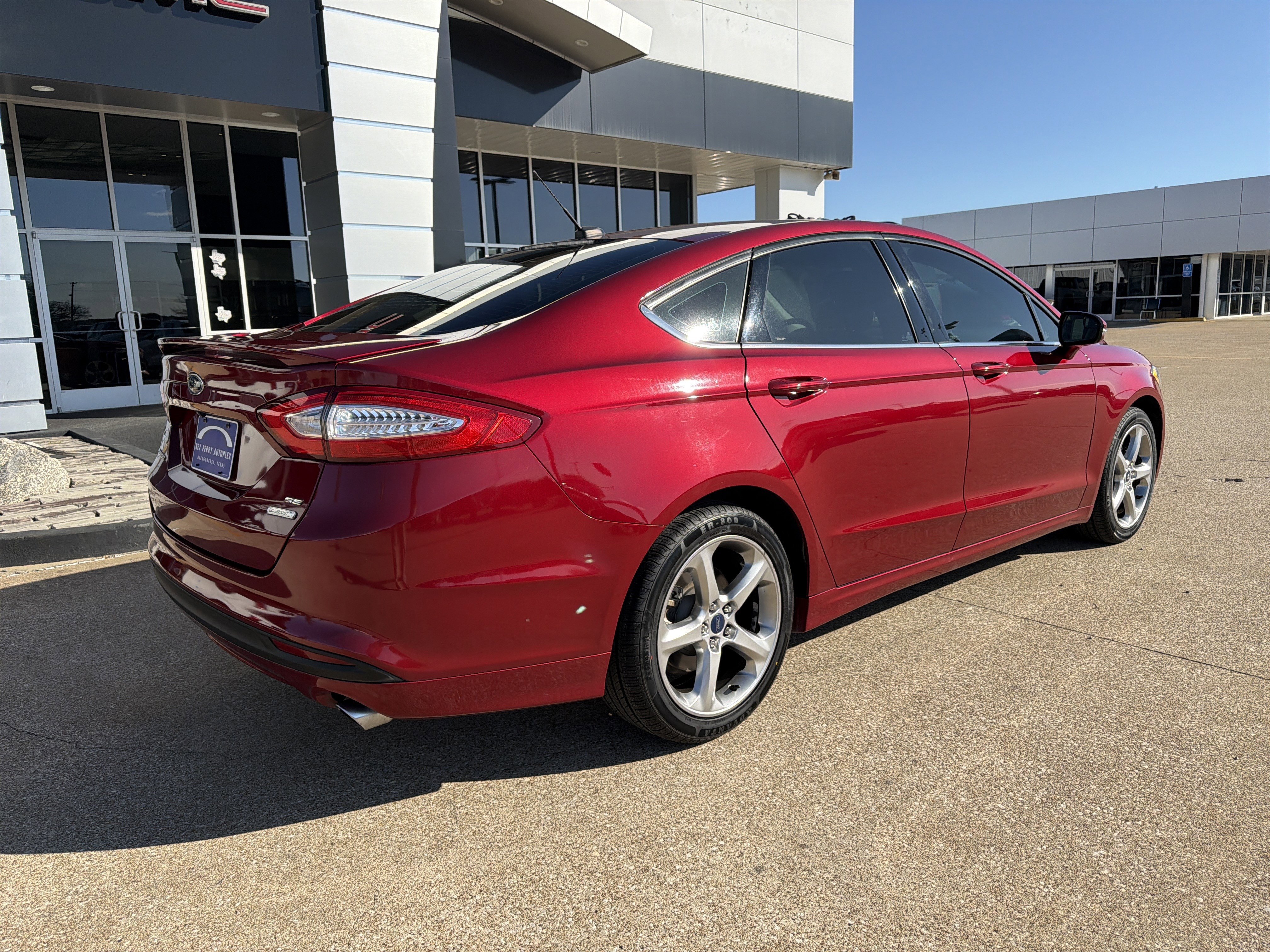 Used 2014 Ford Fusion SE image 3