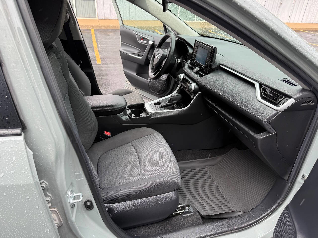 Used 2021 Toyota RAV4 XLE image 17