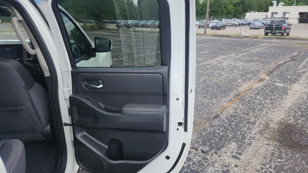 Used 2024 Nissan Frontier SV w/ SV Convenience Package AWD/4WD image 12