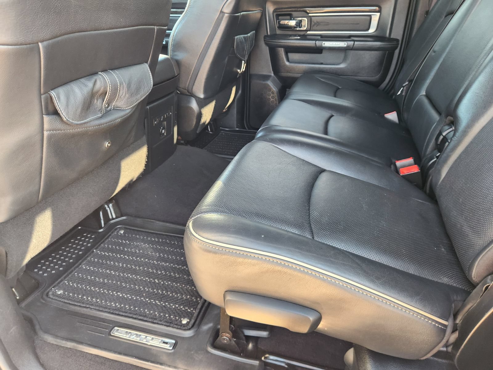 Used 2017 RAM 3500 Laramie Longhorn AWD/4WD image 31