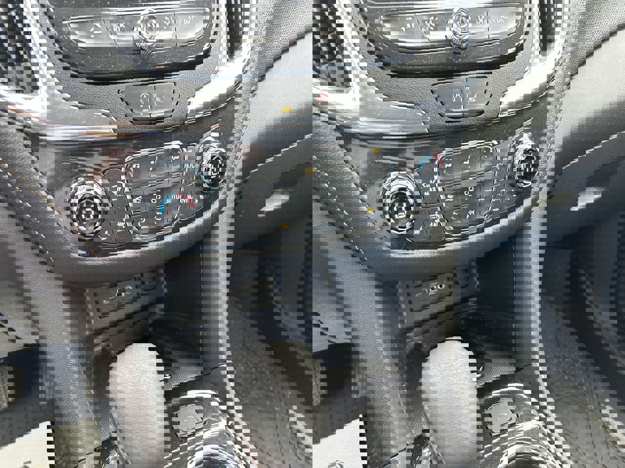 Used 2023 Chevrolet Equinox Premier image 29