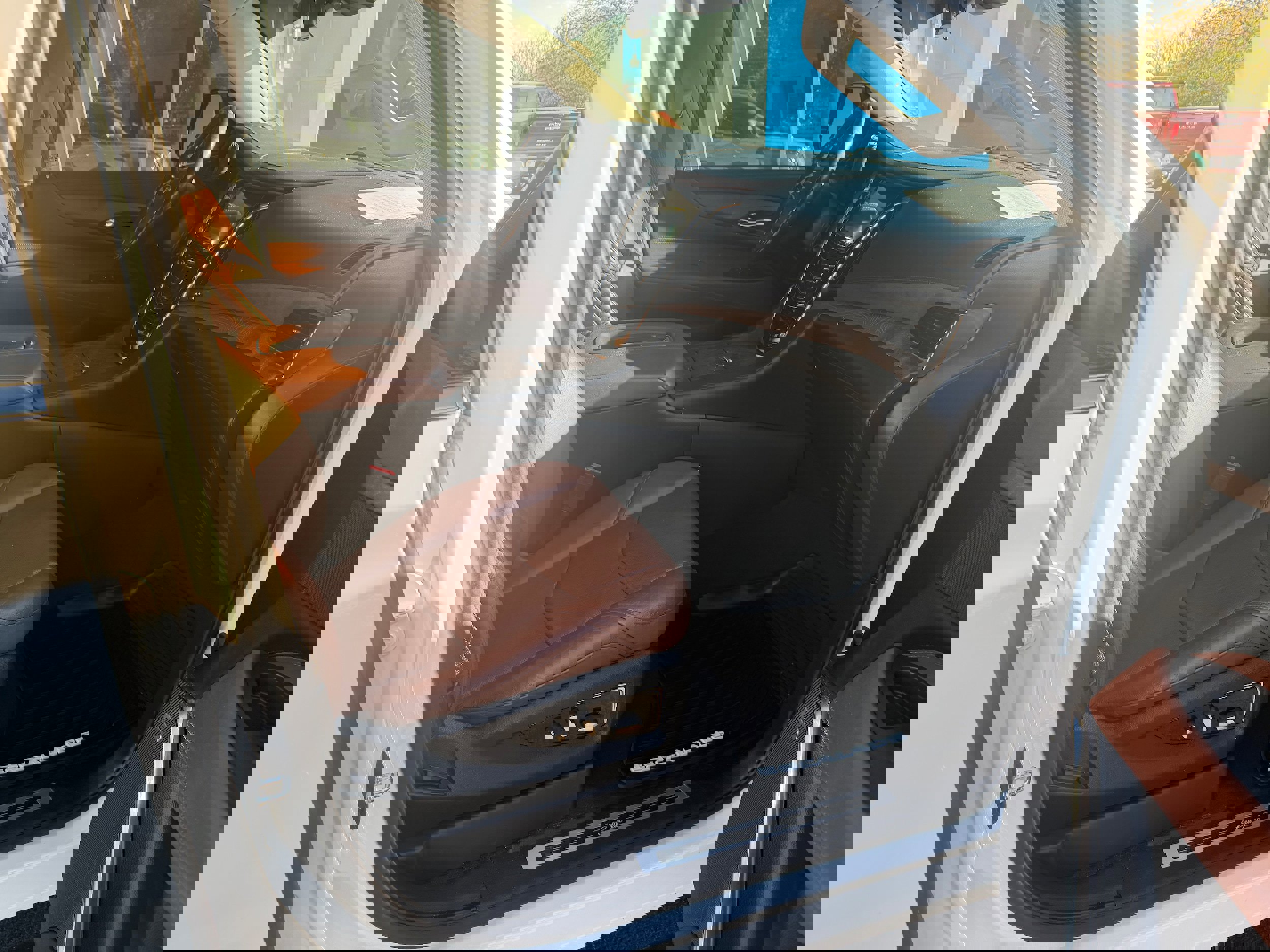 Used 2019 Cadillac Escalade ESV Premium Luxury image 5