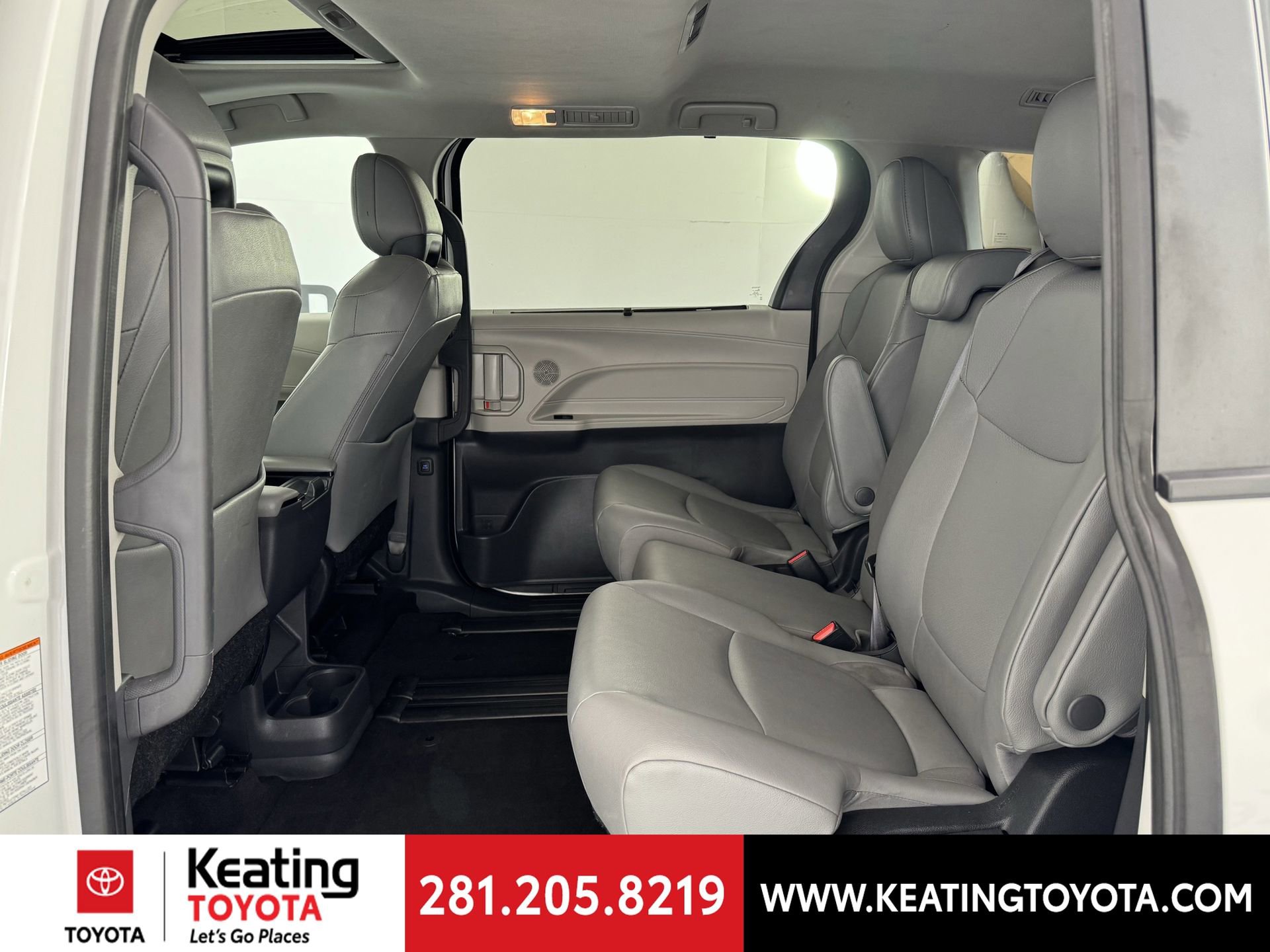 Certified 2024 Toyota Sienna XLE FWD image 17