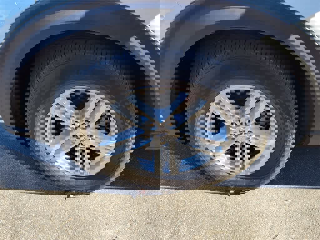 Used 2022 Ford Explorer XLT w/ Equipment Group 202A image 2