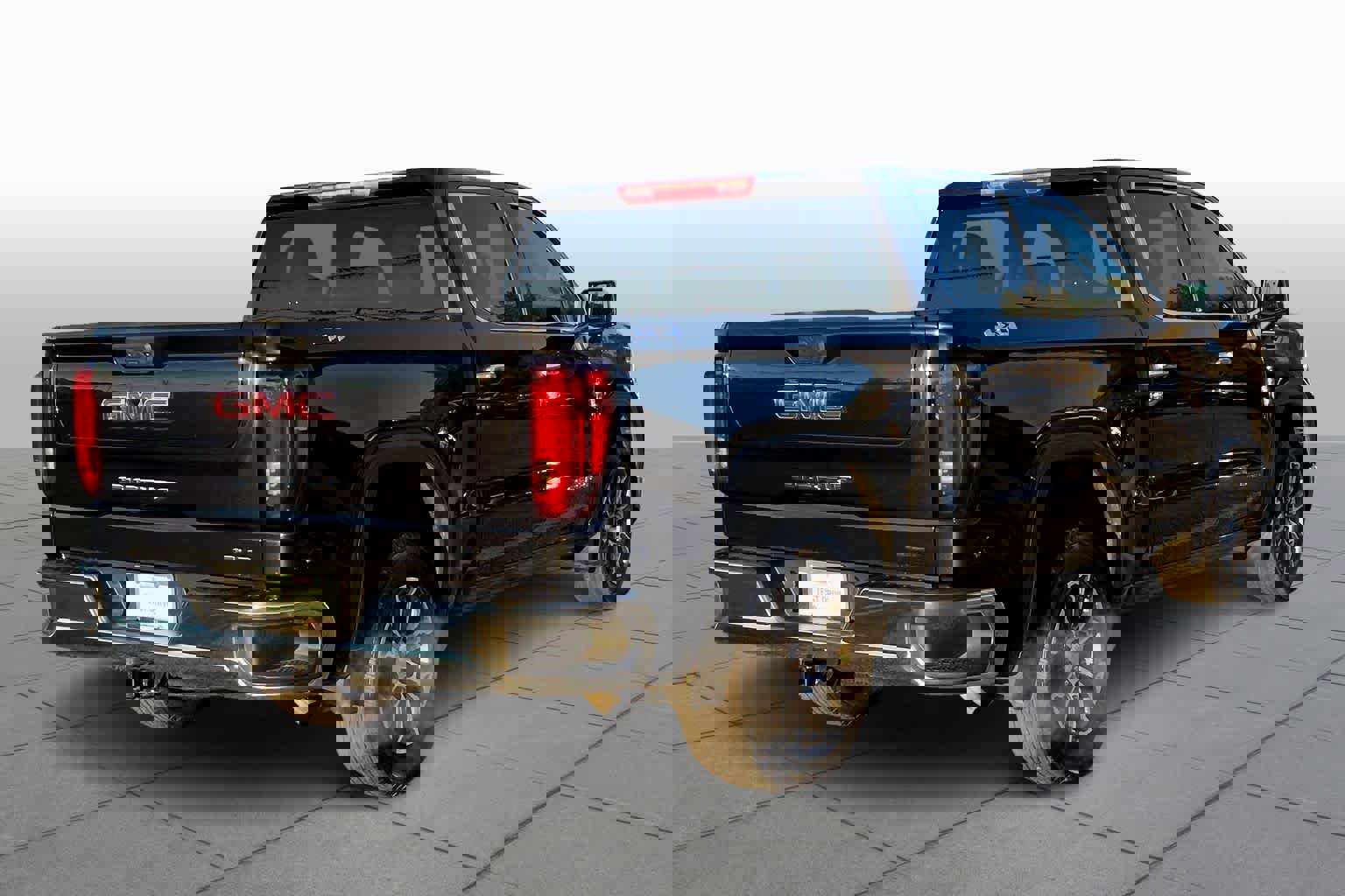 Used 2025 GMC Sierra 1500 SLT image 12