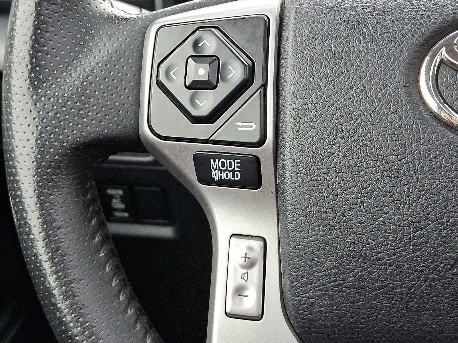 Used 2014 Toyota 4Runner SR5 Premium image 23