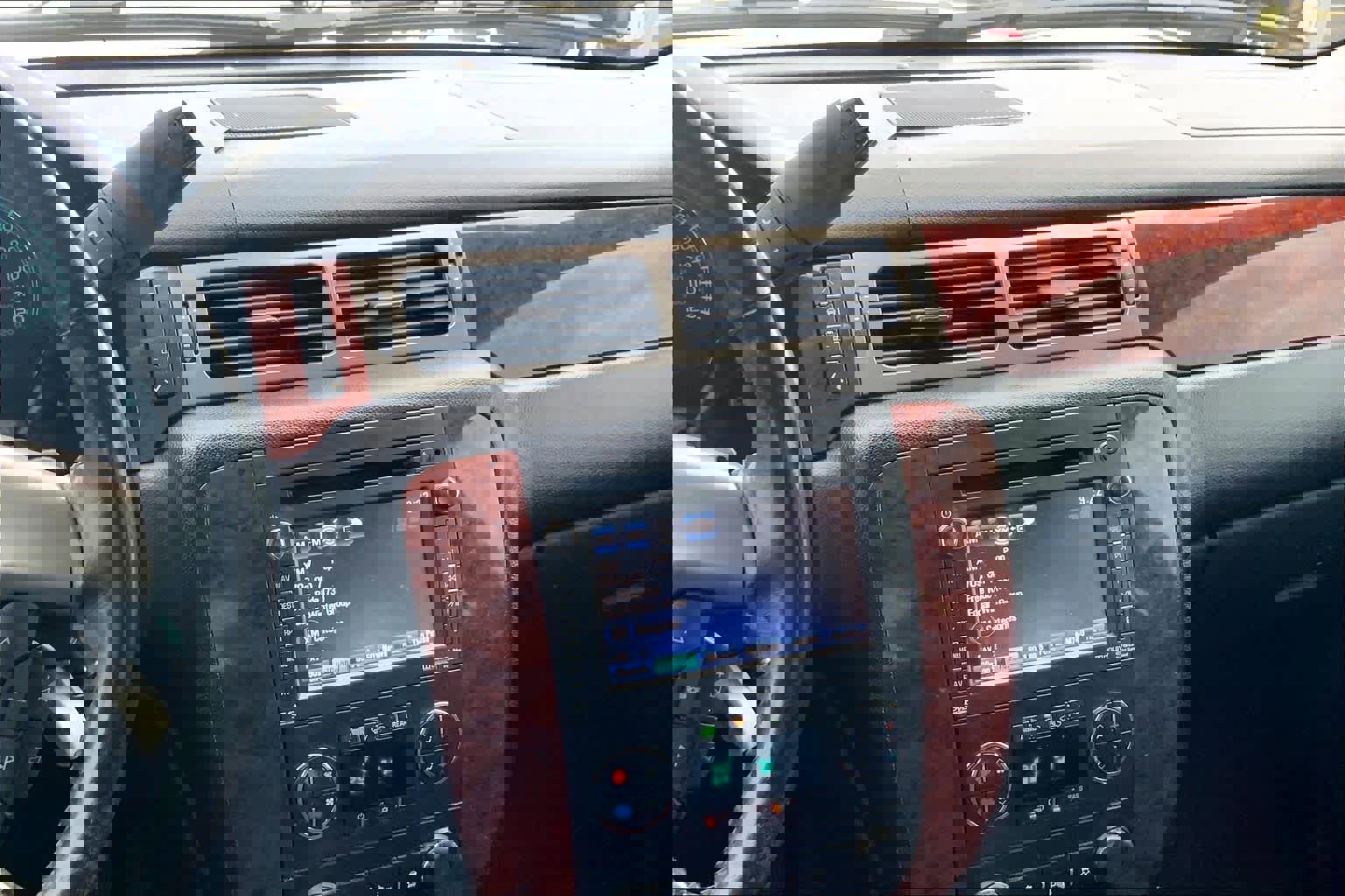 Used 2013 Chevrolet Suburban LTZ image 6