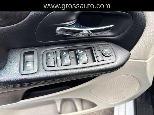 Used 2020 Dodge Grand Caravan SE FWD image 14