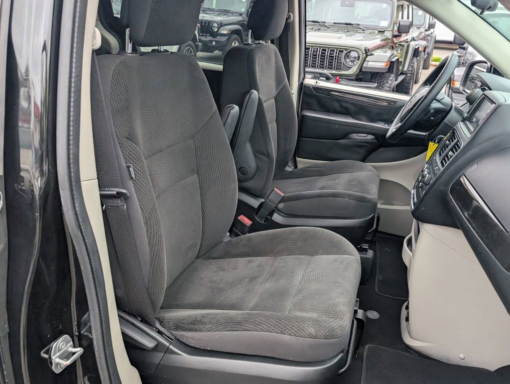 Used 2018 Dodge Grand Caravan SE image 18