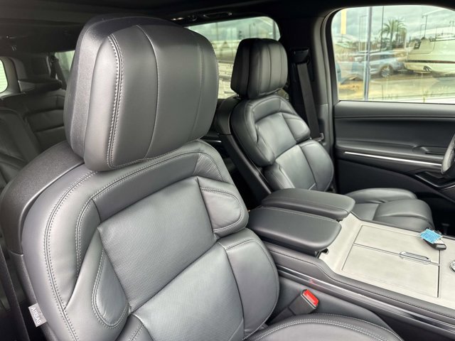 New 2026 Lincoln Navigator L Reserve w/ Jet Appearance Package image 19