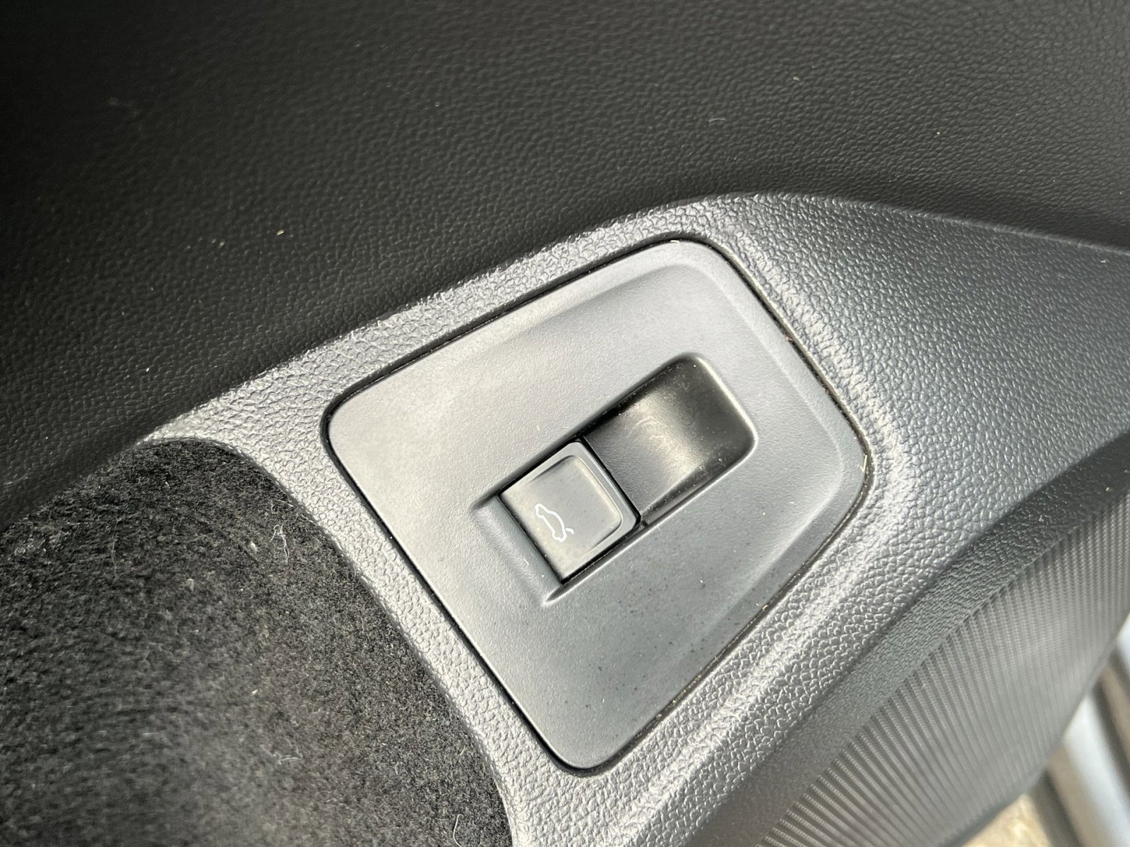 Used 2022 Volkswagen Tiguan SE w/ Panoramic Sunroof Package image 31