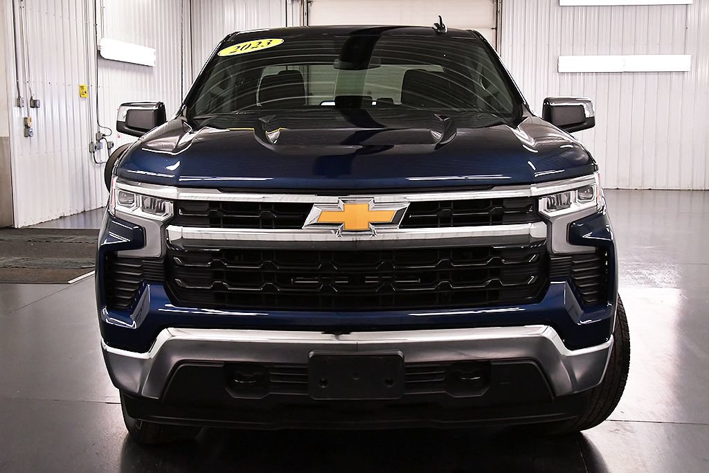 Used 2023 Chevrolet Silverado 1500 LT AWD/4WD image 2