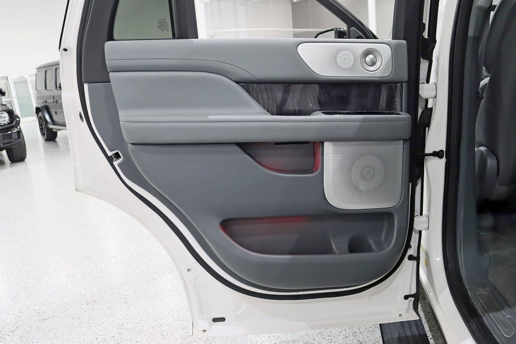 Used 2019 Lincoln Navigator Reserve image 39