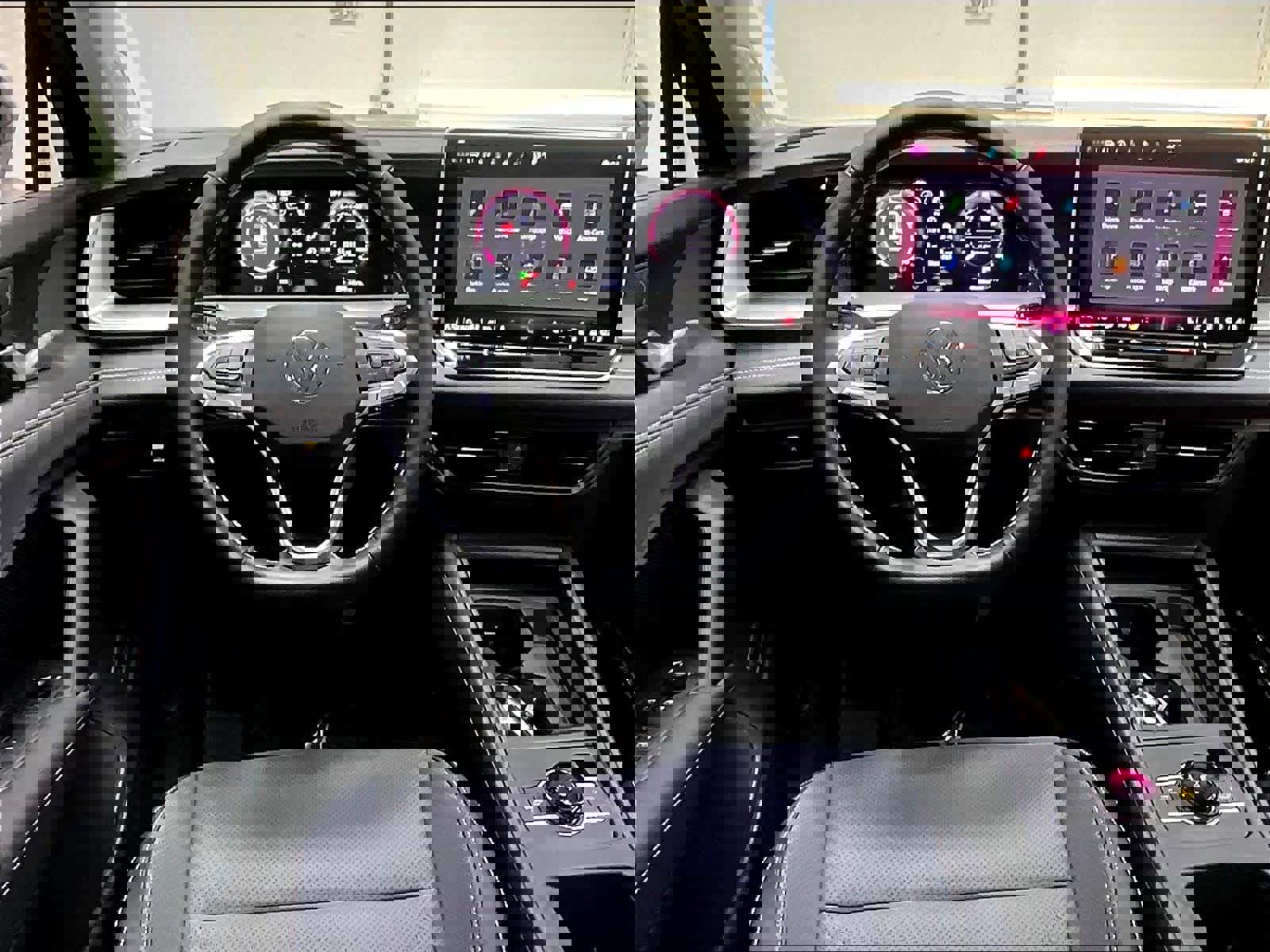 Used 2025 Volkswagen Tiguan SE w/ Panoramic Sunroof Package image 7