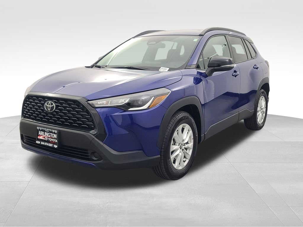 Used 2025 Toyota Corolla Cross LE image 9