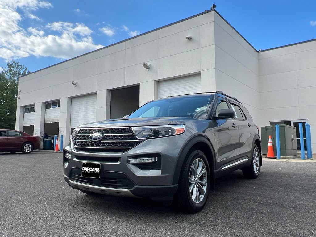 Used 2023 Ford Explorer XLT w/ Equipment Group 202A AWD/4WD image 32
