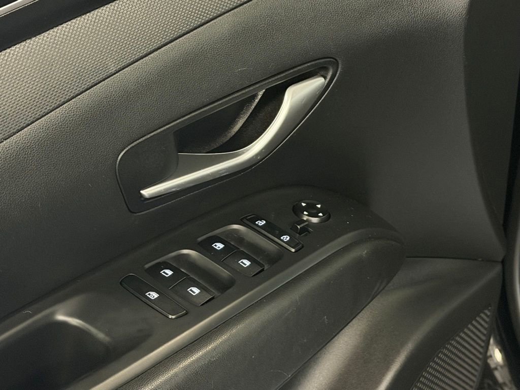 Used 2023 Hyundai Tucson SE image 13