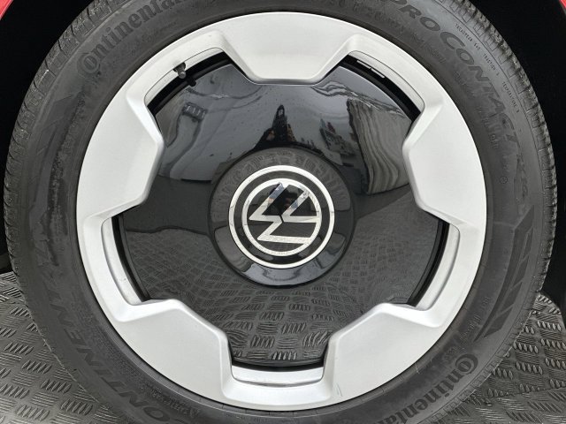 Certified 2025 Volkswagen ID. Buzz Pro S Plus AWD/4WD image 11