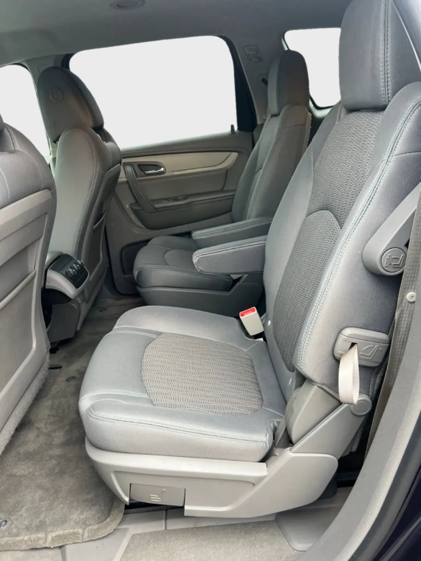 Used 2017 Chevrolet Traverse LT w/ Style and Technology Package image 10