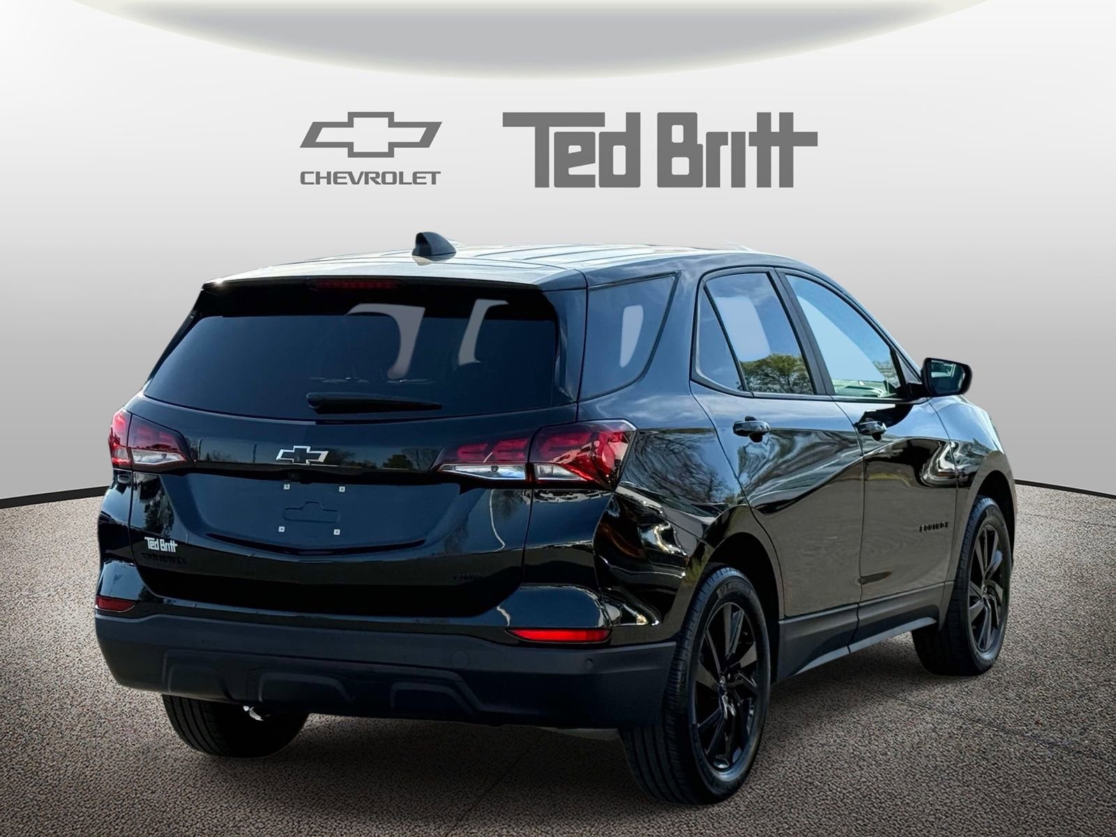 Used 2024 Chevrolet Equinox LS w/ LS Convenience Package image 4