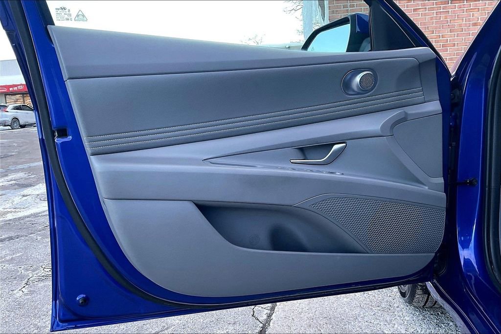 Used 2023 Hyundai Elantra SEL w/ Convenience Package image 22