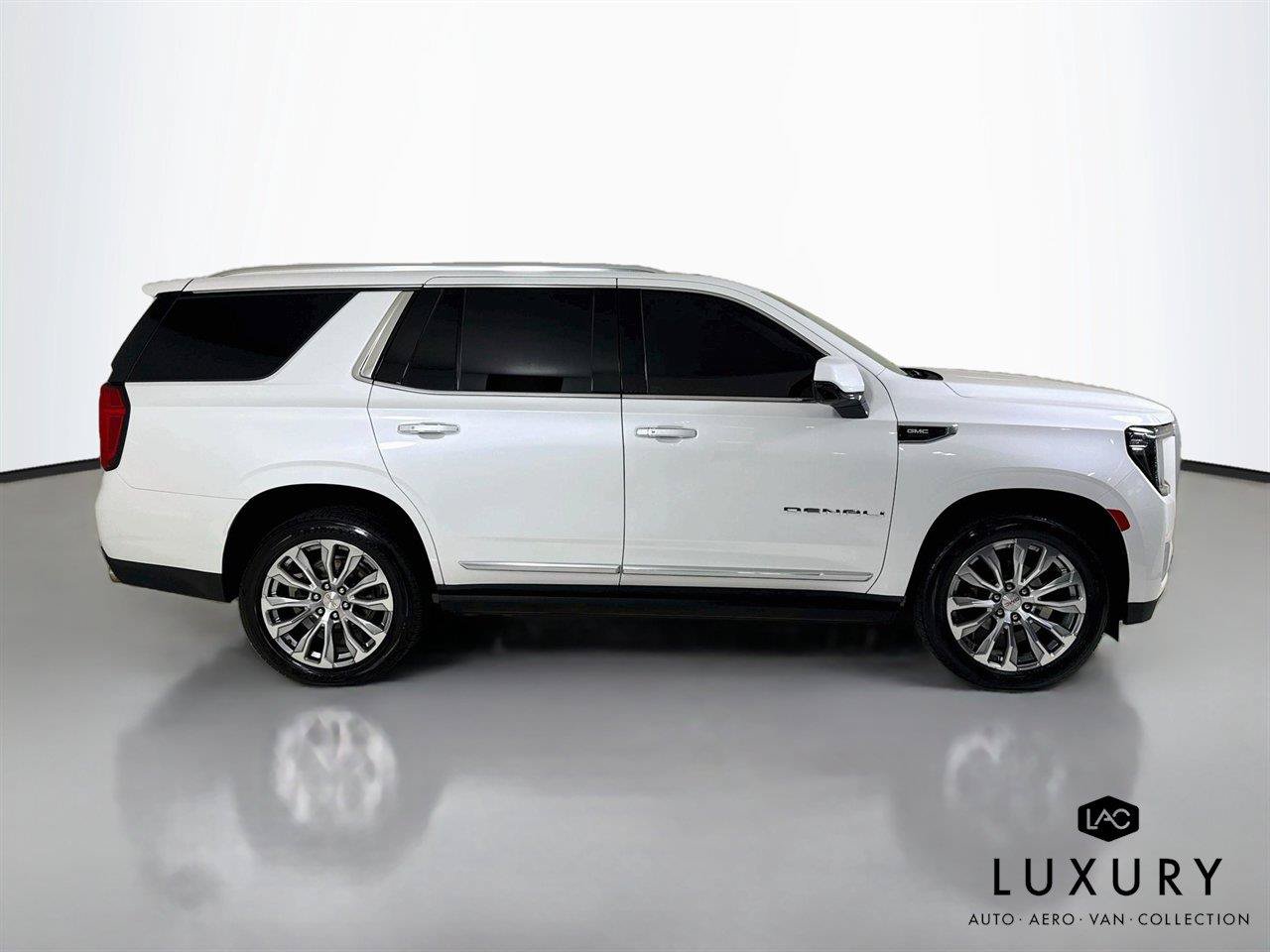 Used 2022 GMC Yukon Denali AWD/4WD image 4