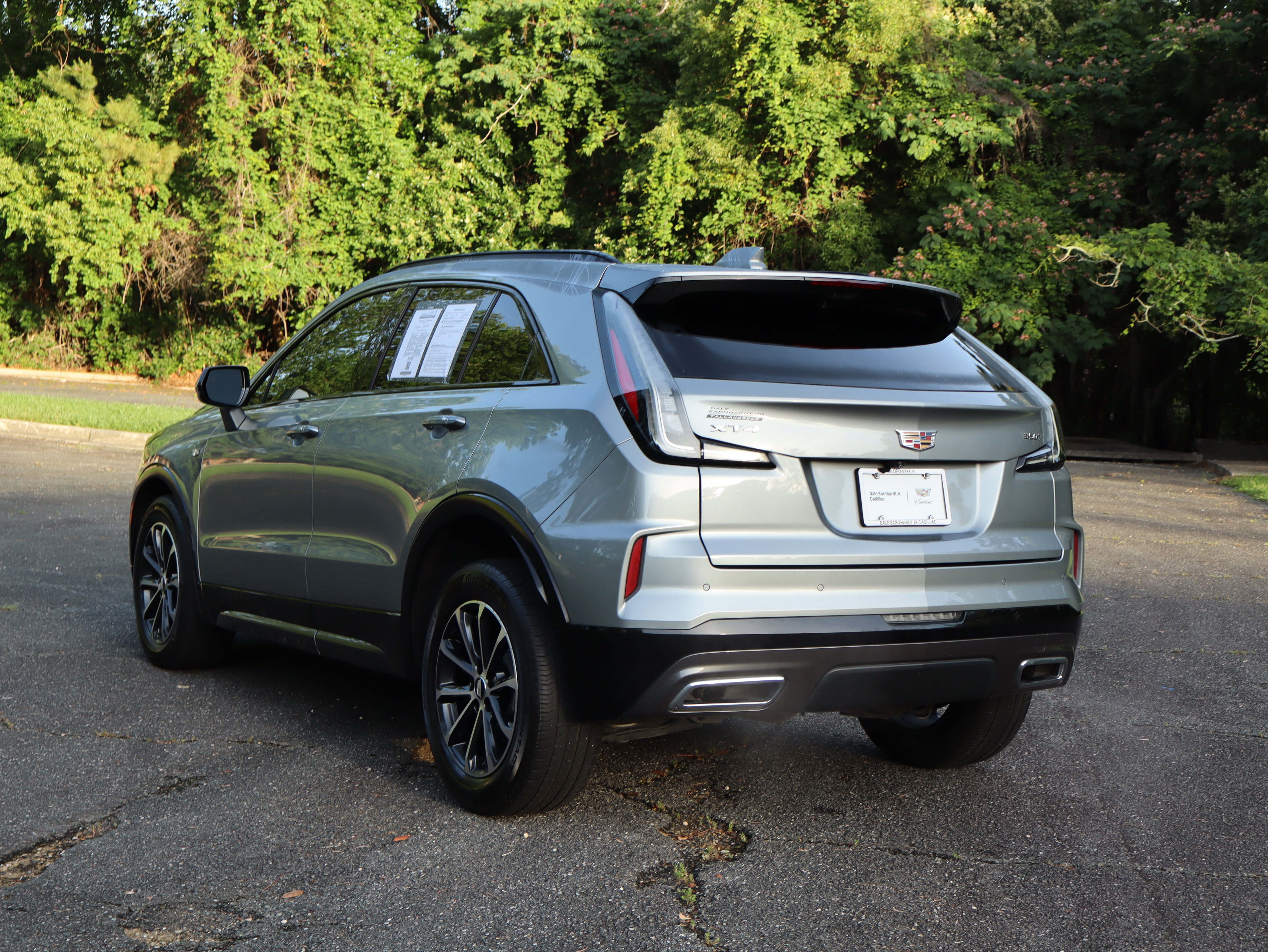 Used 2024 Cadillac XT4 Sport w/ Technology Package FWD image 5