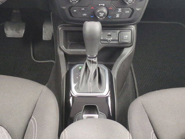 Used 2021 Jeep Renegade Latitude w/ Sun & Sound Group FWD image 20