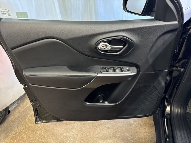 Used 2022 Jeep Cherokee Latitude Lux w/ Sun & Sound Group AWD/4WD image 22