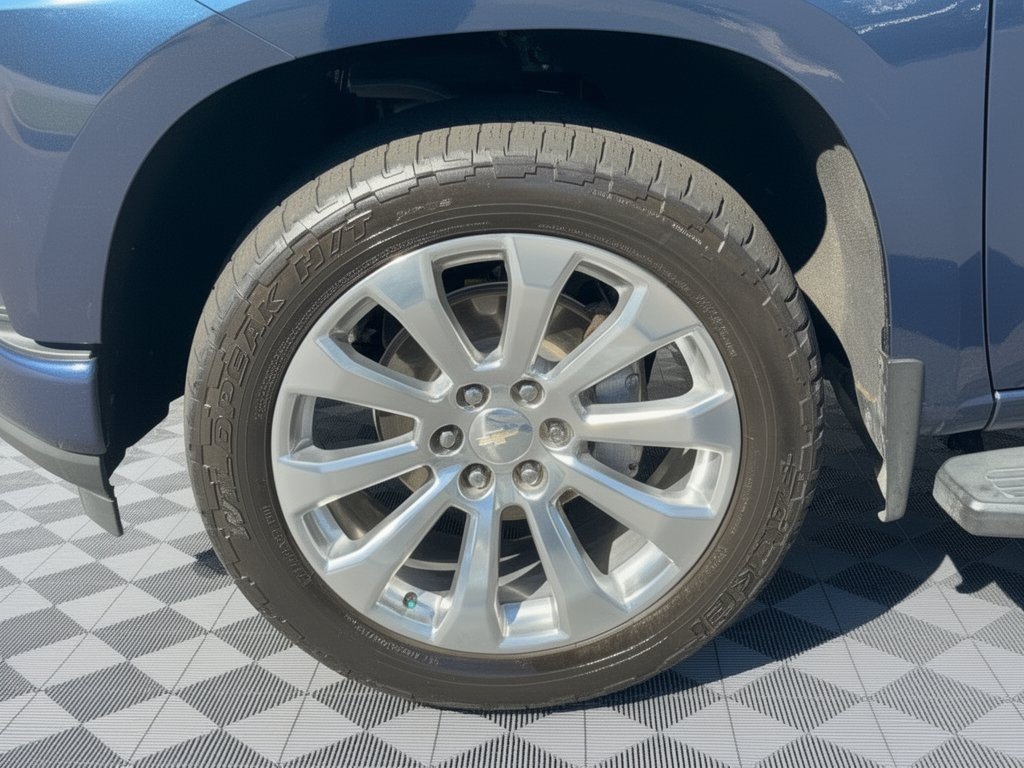 Used 2019 Chevrolet Silverado 1500 High Country w/ Technology Package AWD/4WD image 13