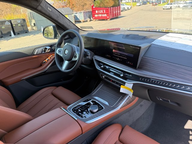 New 2027 BMW X7 xDrive40i w/ M Sport Package AWD/4WD image 16