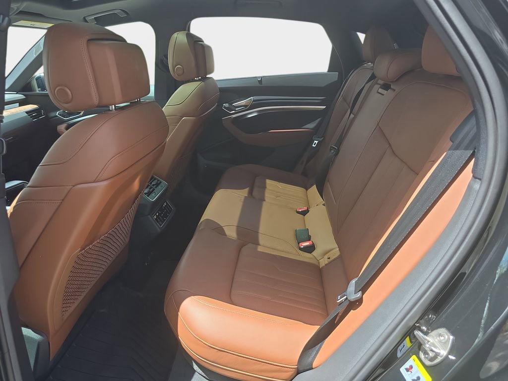 Used 2023 Audi e-tron Prestige w/ Prestige Package image 28
