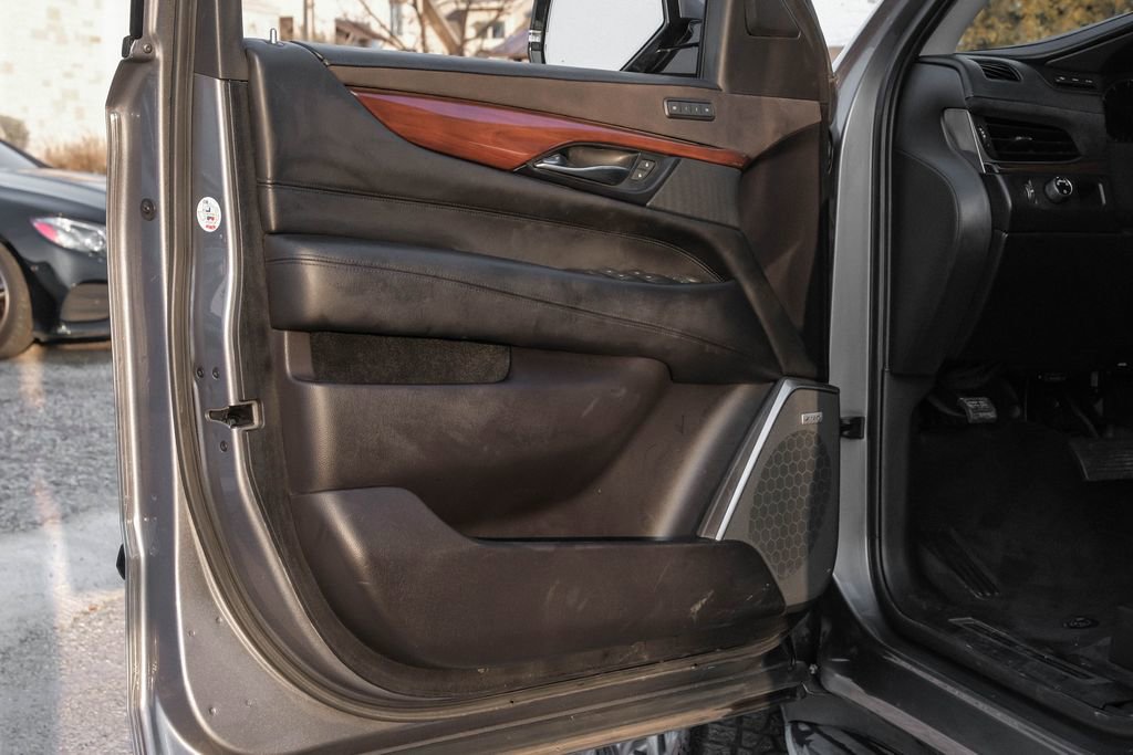 Used 2020 Cadillac Escalade ESV Luxury w/ Escalade Sport Edition image 47
