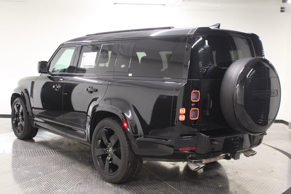 Certified 2024 Land Rover Defender 130 V8 image 3