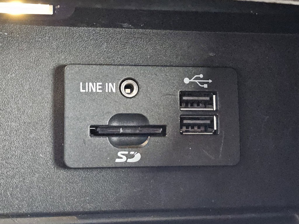 Used 2015 Ford F150 Platinum w/ Equipment Group 701A Luxury image 14