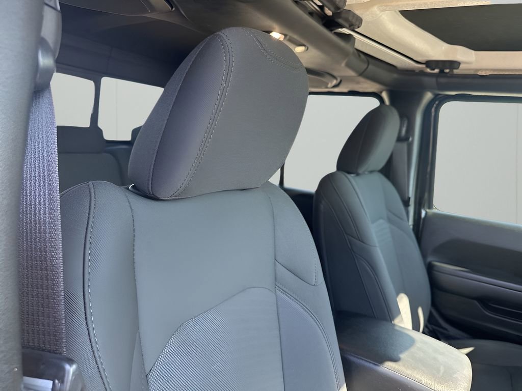 Used 2022 Jeep Gladiator Willys image 15