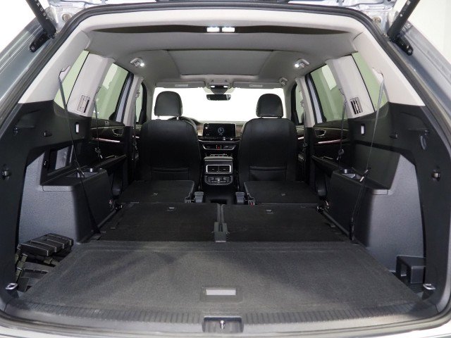Used 2025 Volkswagen Atlas SEL AWD/4WD image 44