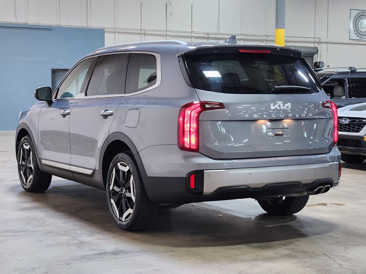 Used 2025 Kia Telluride S FWD image 11