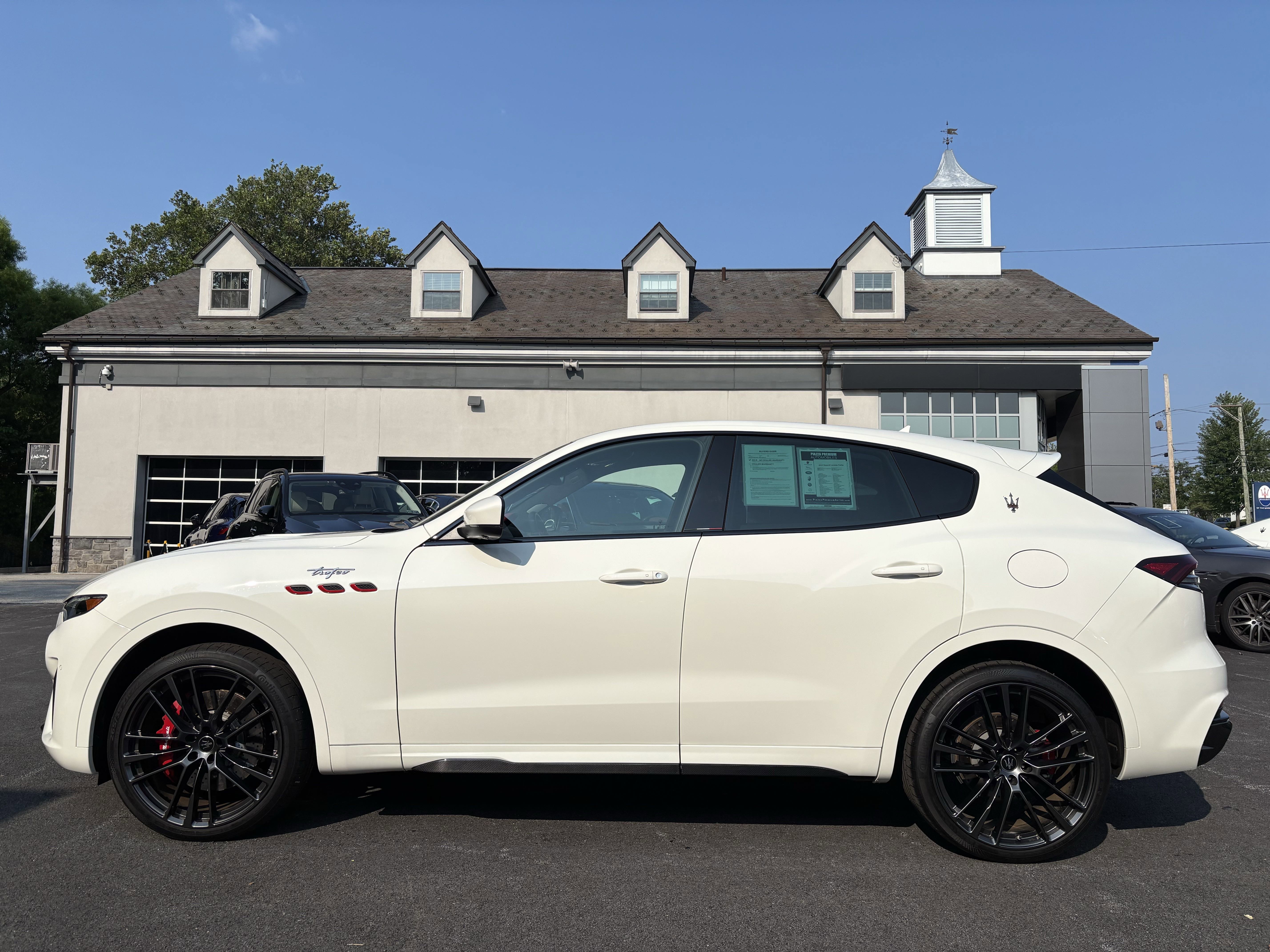 Used 2023 Maserati Levante Trofeo image 2