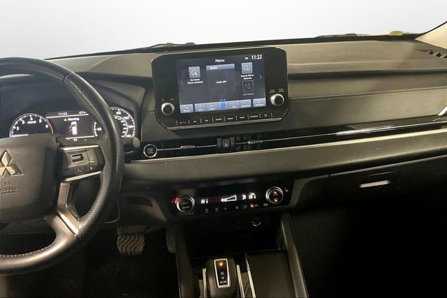 Used 2022 Mitsubishi Outlander SE image 6