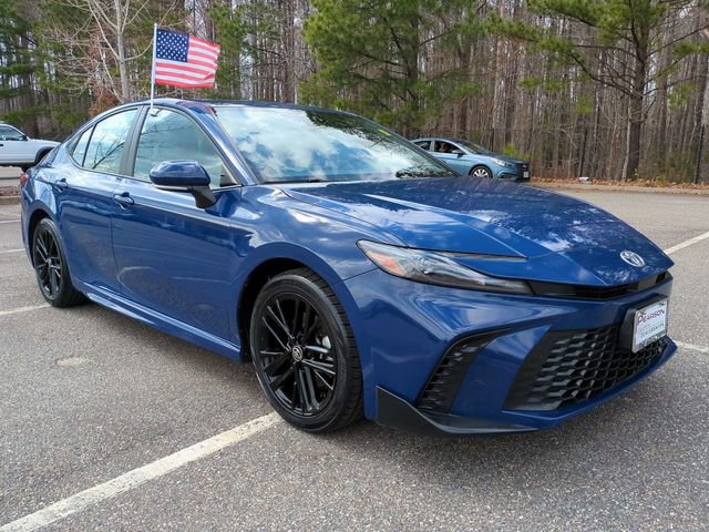 Used 2025 Toyota Camry SE FWD image 2