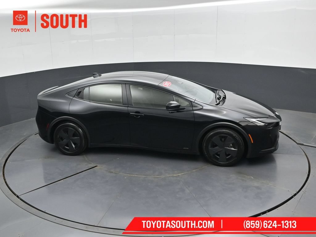 Used 2025 Toyota Prius LE AWD/4WD image 46