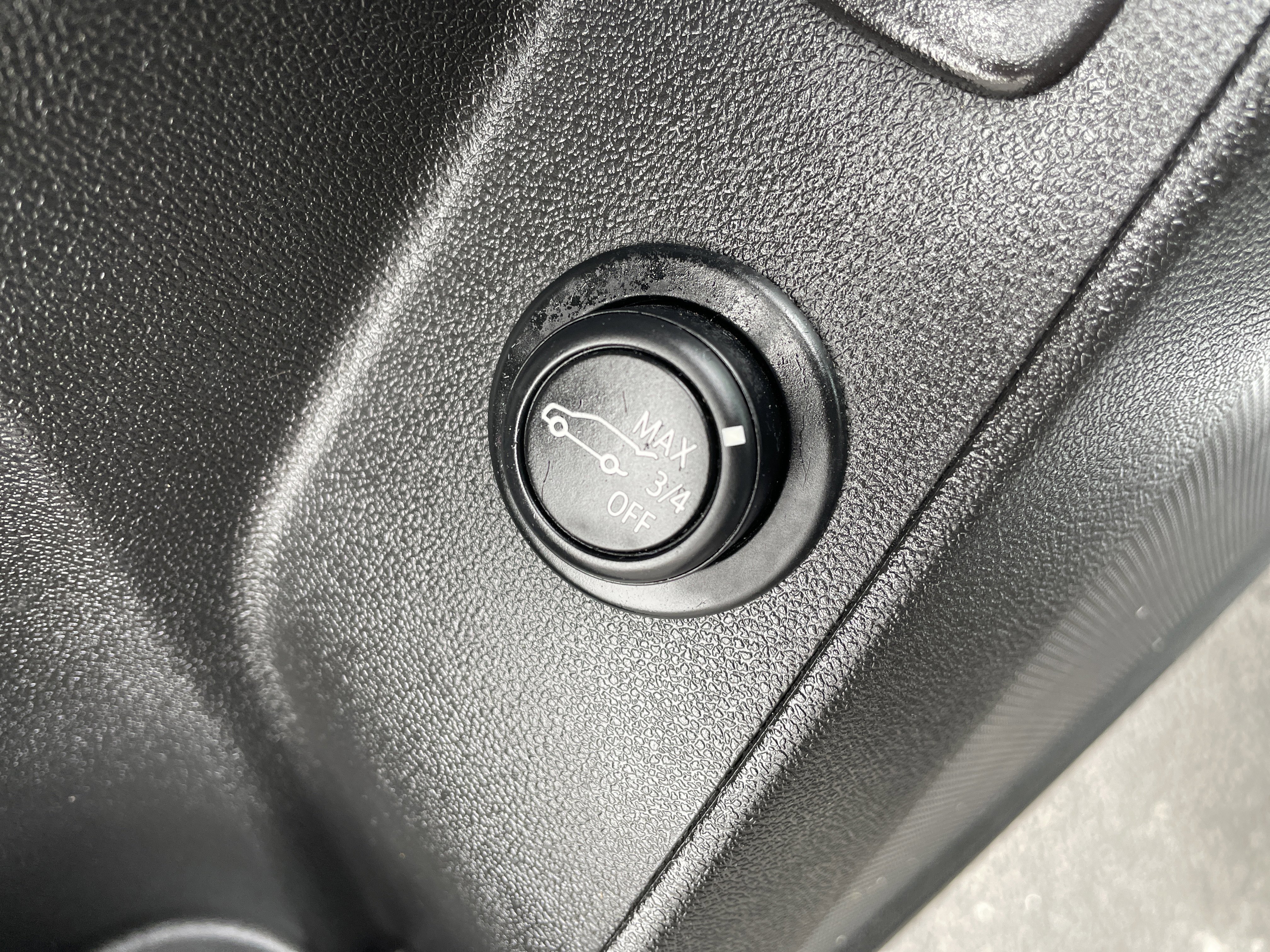 Used 2020 Chevrolet Equinox Premier image 41