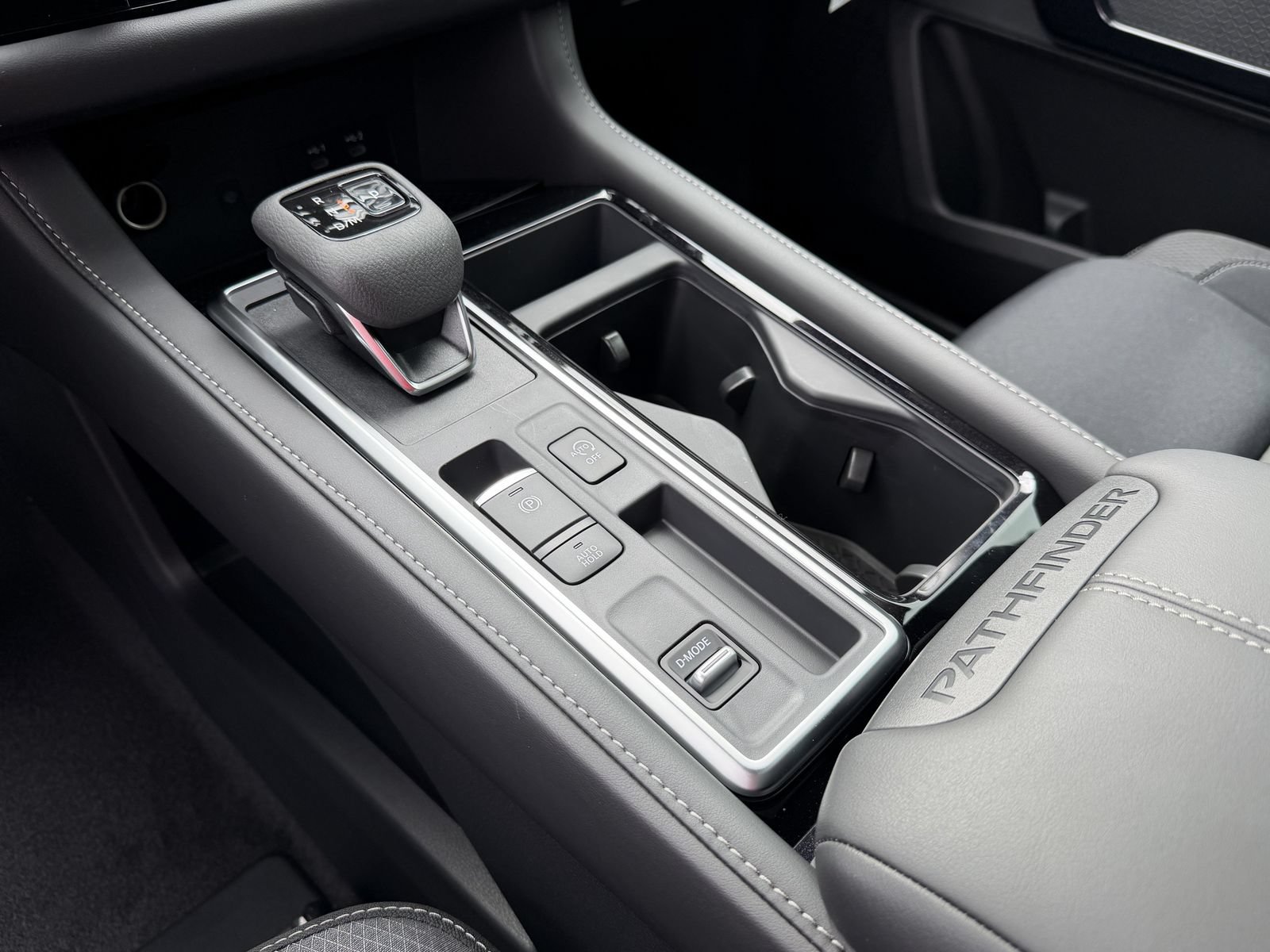 New 2026 Nissan Pathfinder SV w/ SV Premium Package FWD image 10