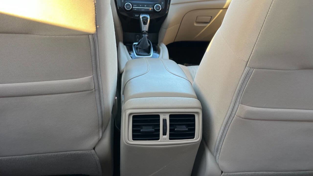 Used 2017 Nissan Rogue SV image 24