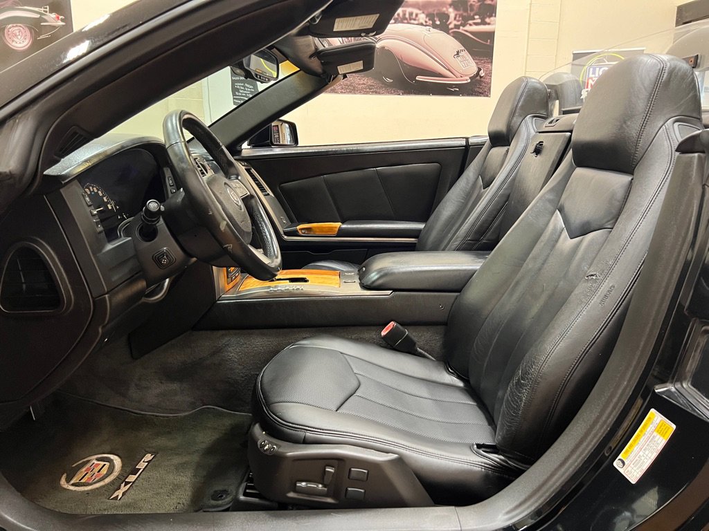Used 2008 Cadillac XLR RWD image 41