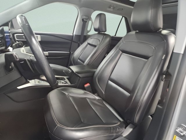 Used 2021 Ford Explorer XLT w/ Equipment Group 202A AWD/4WD image 21