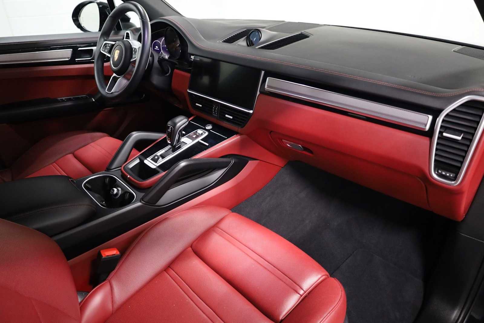 Used 2022 Porsche Cayenne image 6