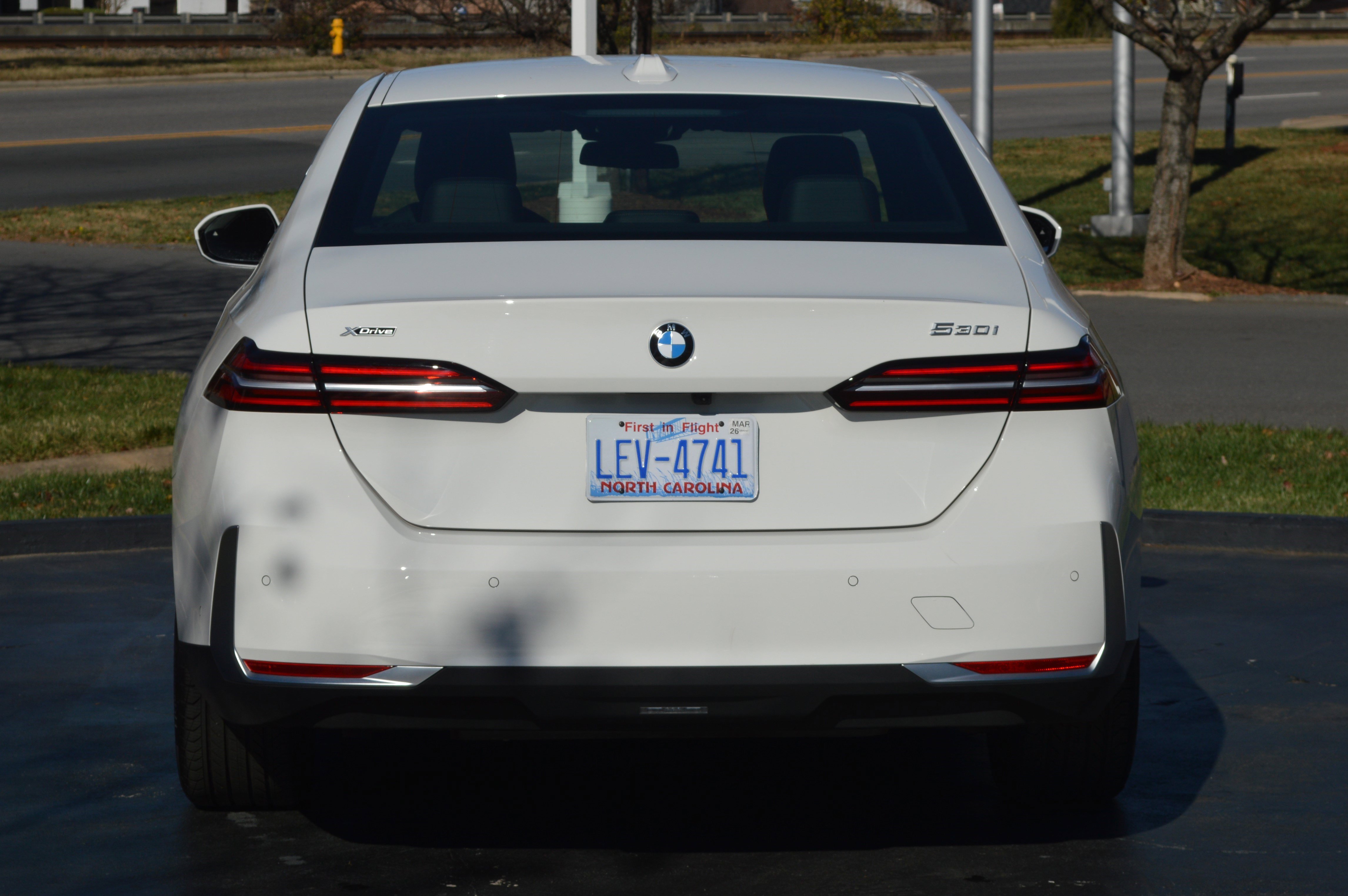 Used 2025 BMW 530i xDrive w/ Premium Package image 10